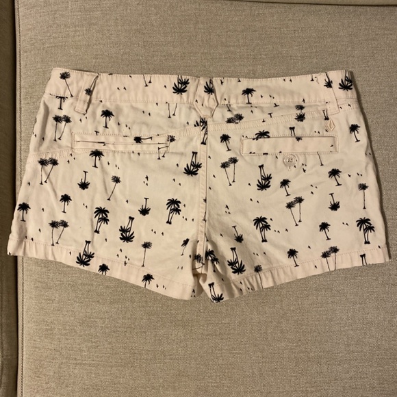 Volcom Stone Shorts - Picture 2 of 3